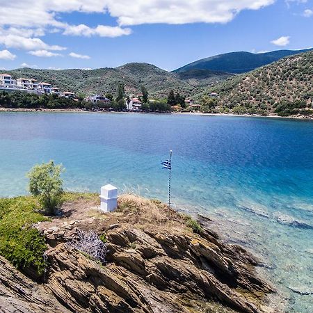 Delfinario Hotell Pteleós Exteriör bild