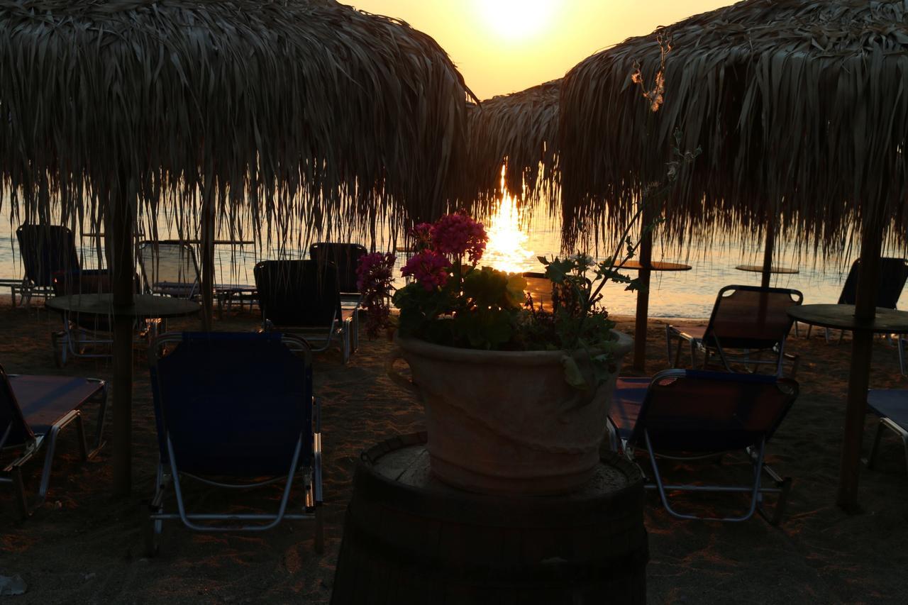 Delfinario Hotell Pteleós Exteriör bild