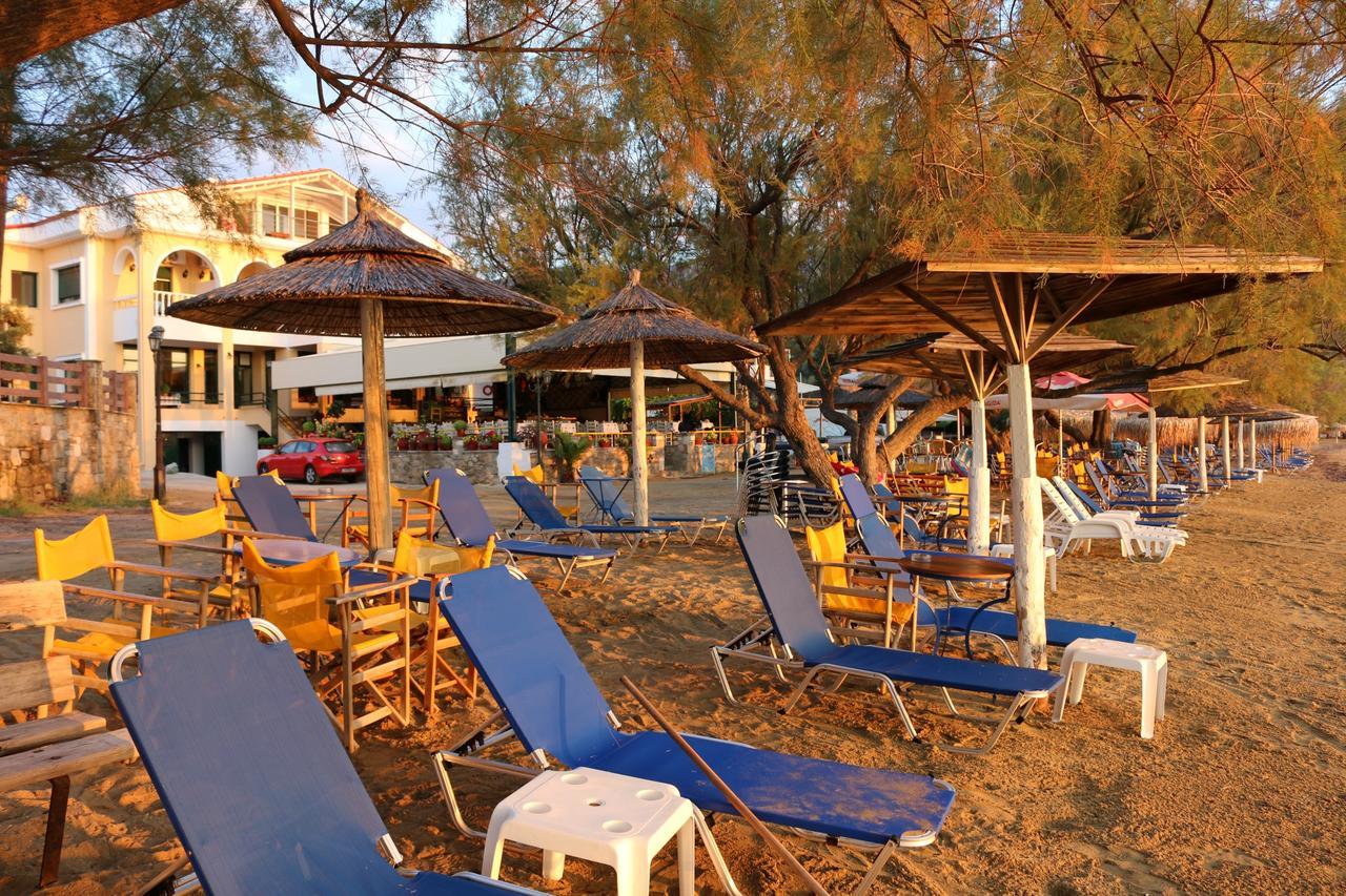 Delfinario Hotell Pteleós Exteriör bild