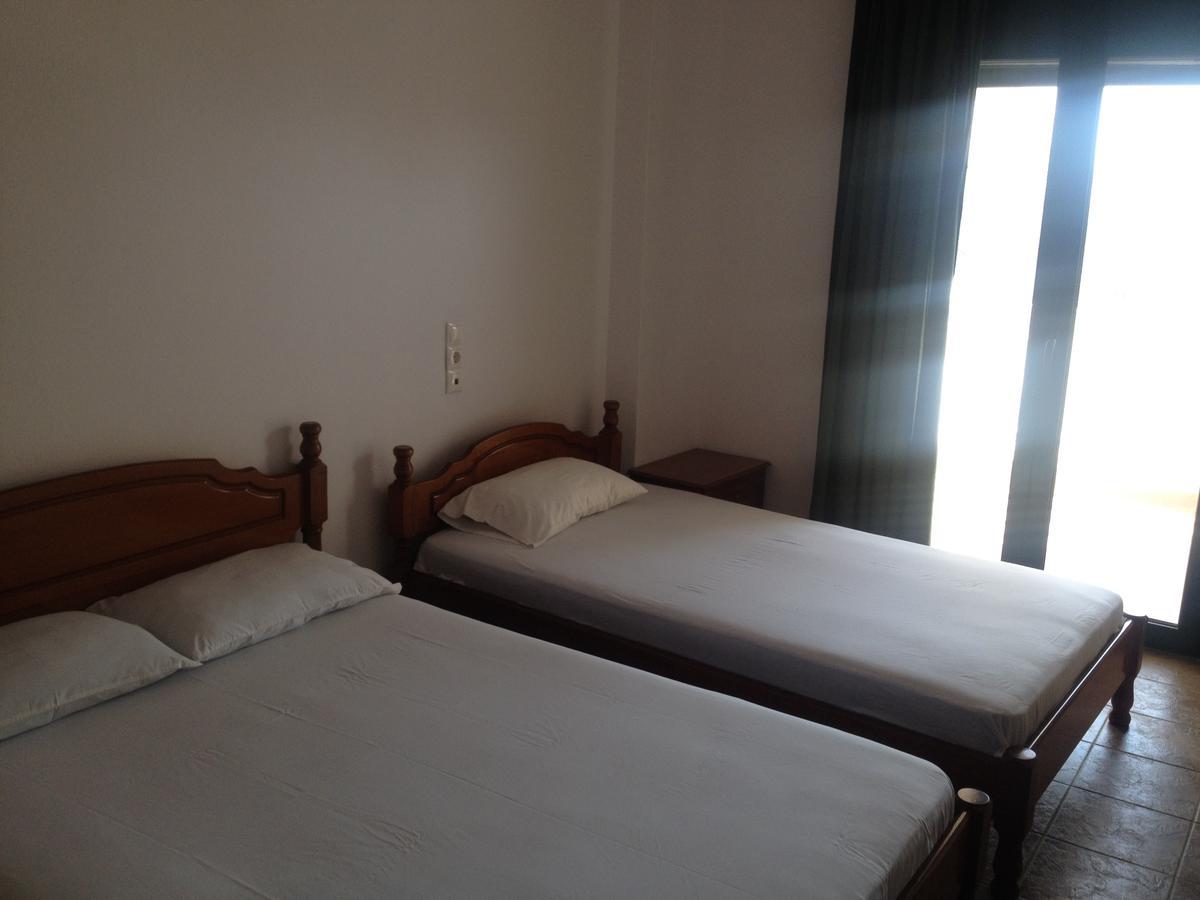 Delfinario Hotell Pteleós Exteriör bild